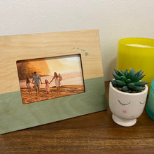 Load image into Gallery viewer, TWO TONE ISLANDS 4X6 PICTURE FRAME
